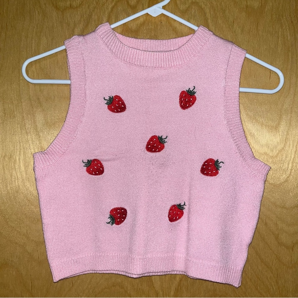 ☘️ 3 for $20! ☘️ SHEIN Pink Strawberry Sweater Vest. Size M. EUC.